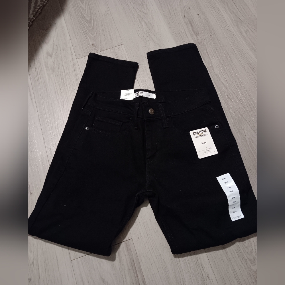 Levi signature gold by Levi Strauss slim 28 x 30 nwt